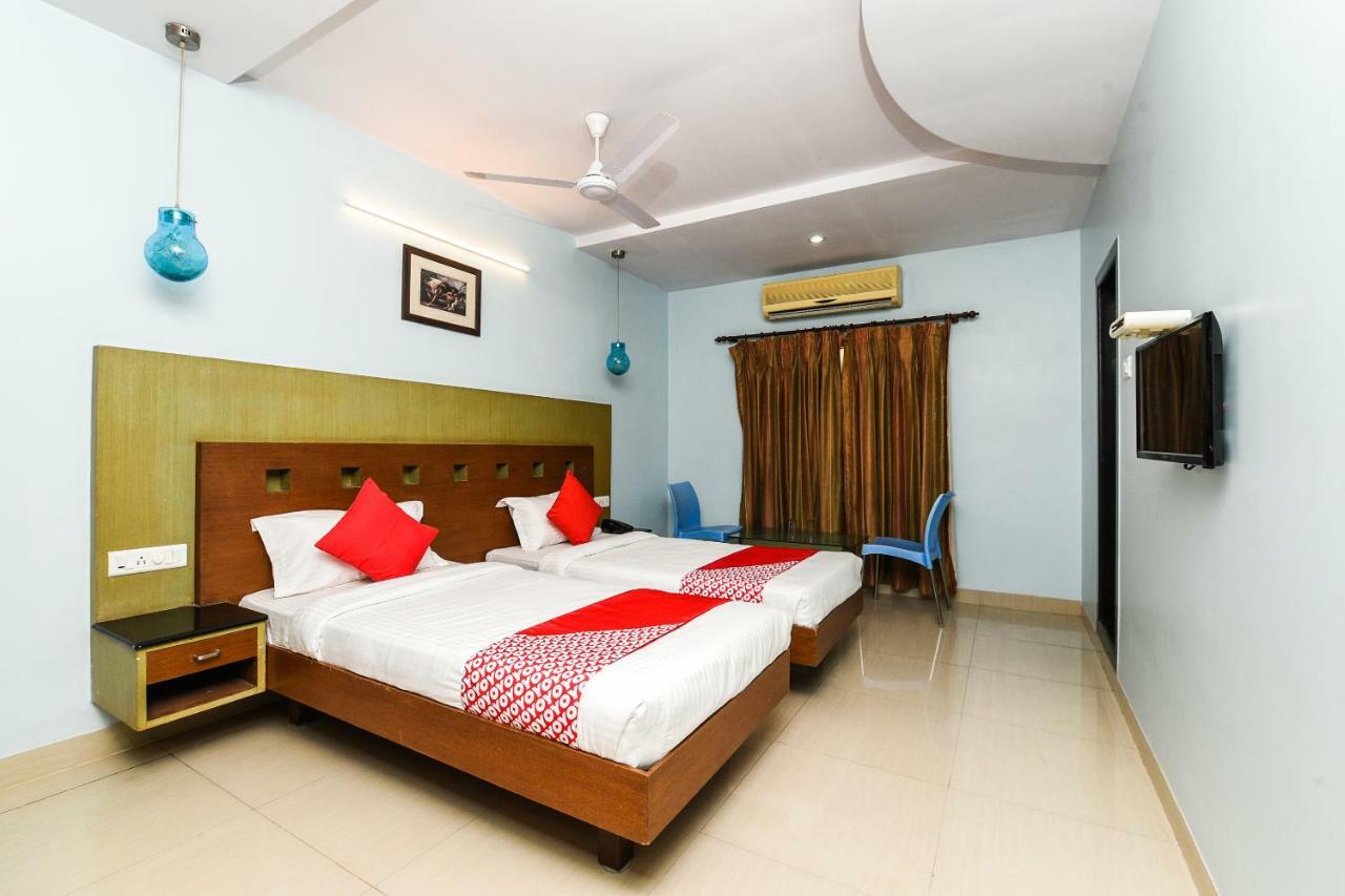 Hotel Balaji Grand Kākināda Zewnętrze zdjęcie
