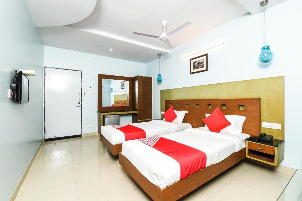 Hotel Balaji Grand Kākināda Zewnętrze zdjęcie